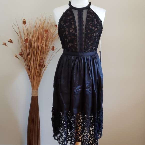 Halter dress ๐ค - Picture 3 of 16